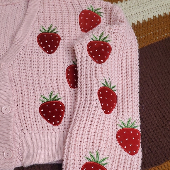Strawberry Cardigan - Picture 6 of 16